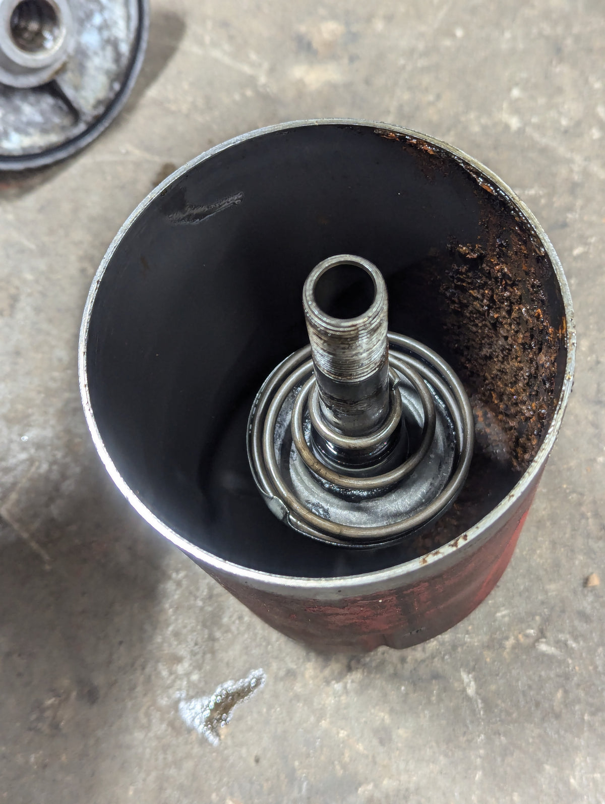 Oil Filter Assembly IH International 384529R1 601789C11 USED