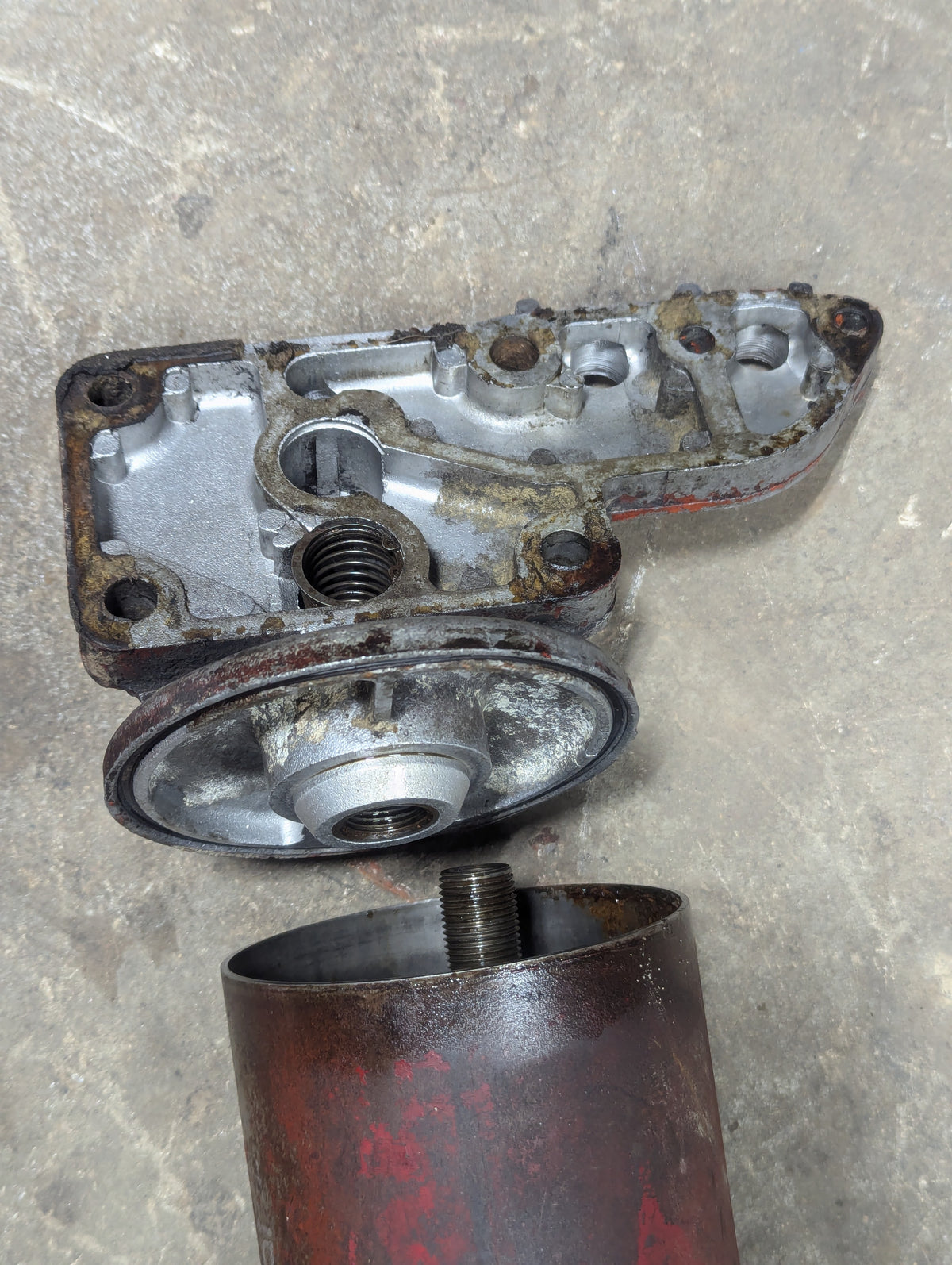 Oil Filter Assembly IH International 384529R1 601789C11 USED