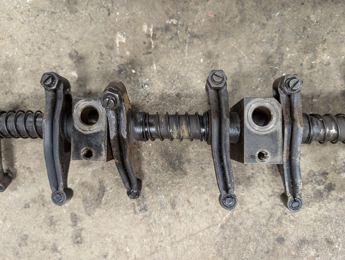 Rocker Arm Assembly IH International 682260C91 675547C2 675660C92 USED