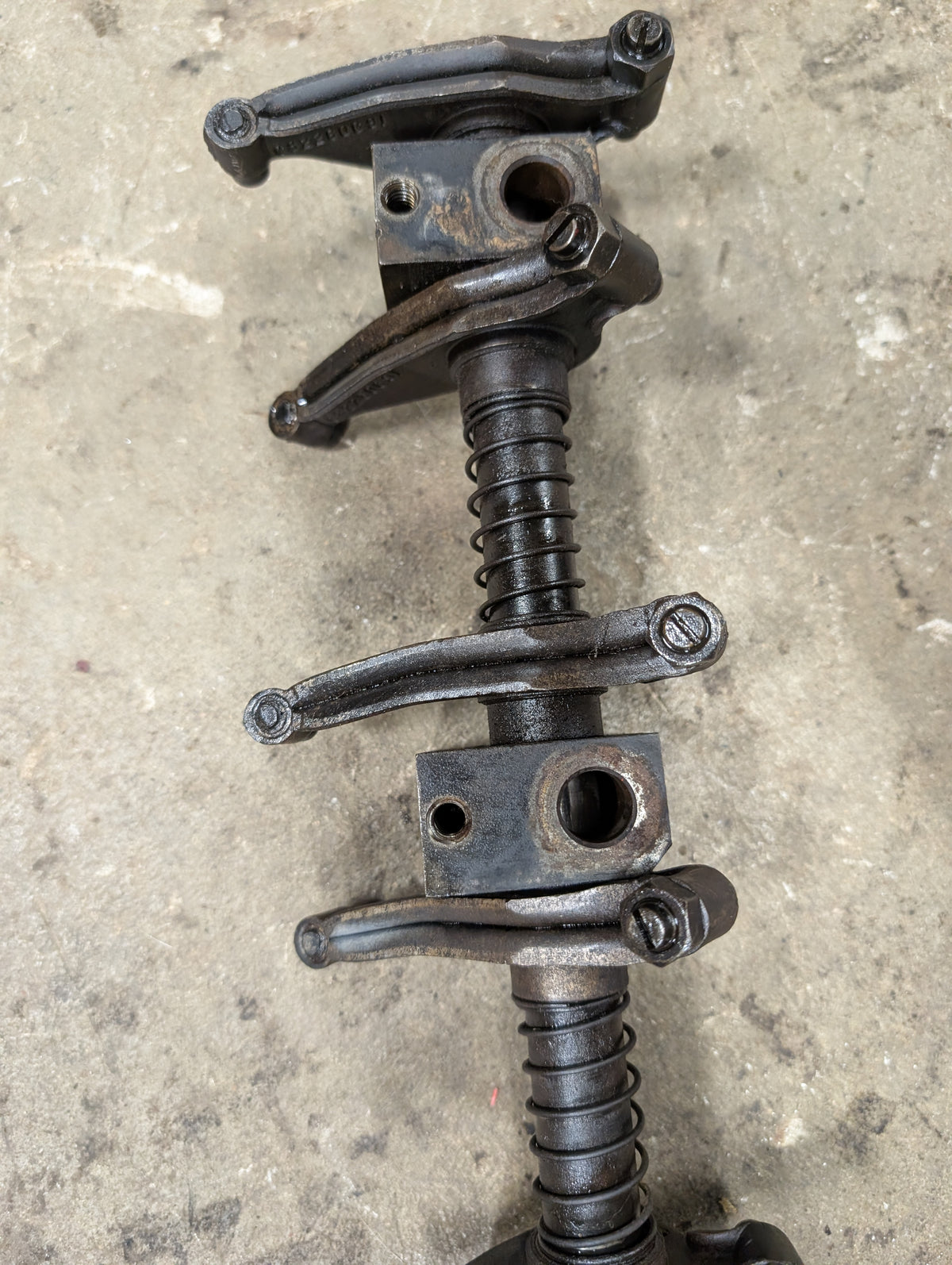 Rocker Arm Assembly IH International 682260C91 675547C2 675660C92 USED