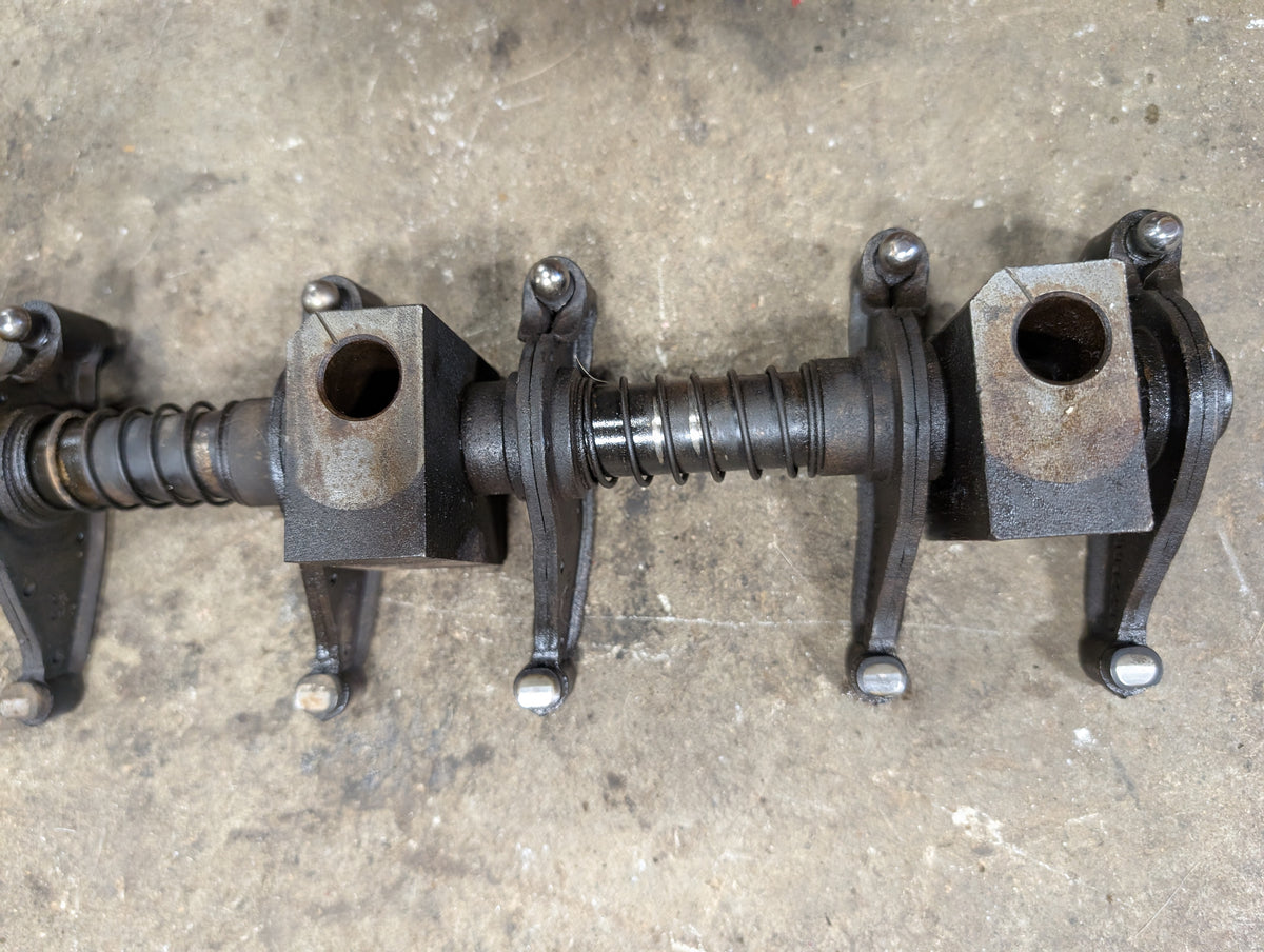 Rocker Arm Assembly IH International 682260C91 675547C2 675660C92 USED