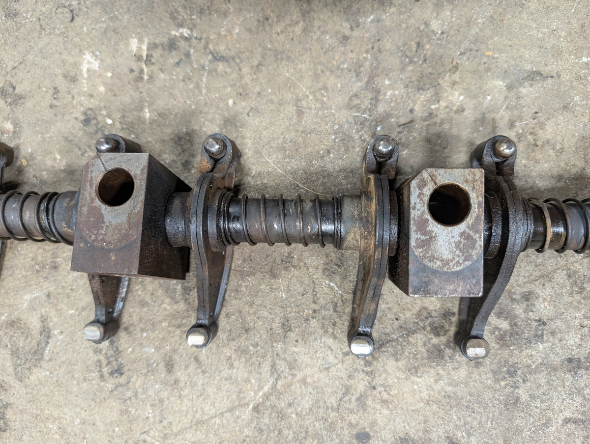 Rocker Arm Assembly IH International 682260C91 675547C2 675660C92 USED