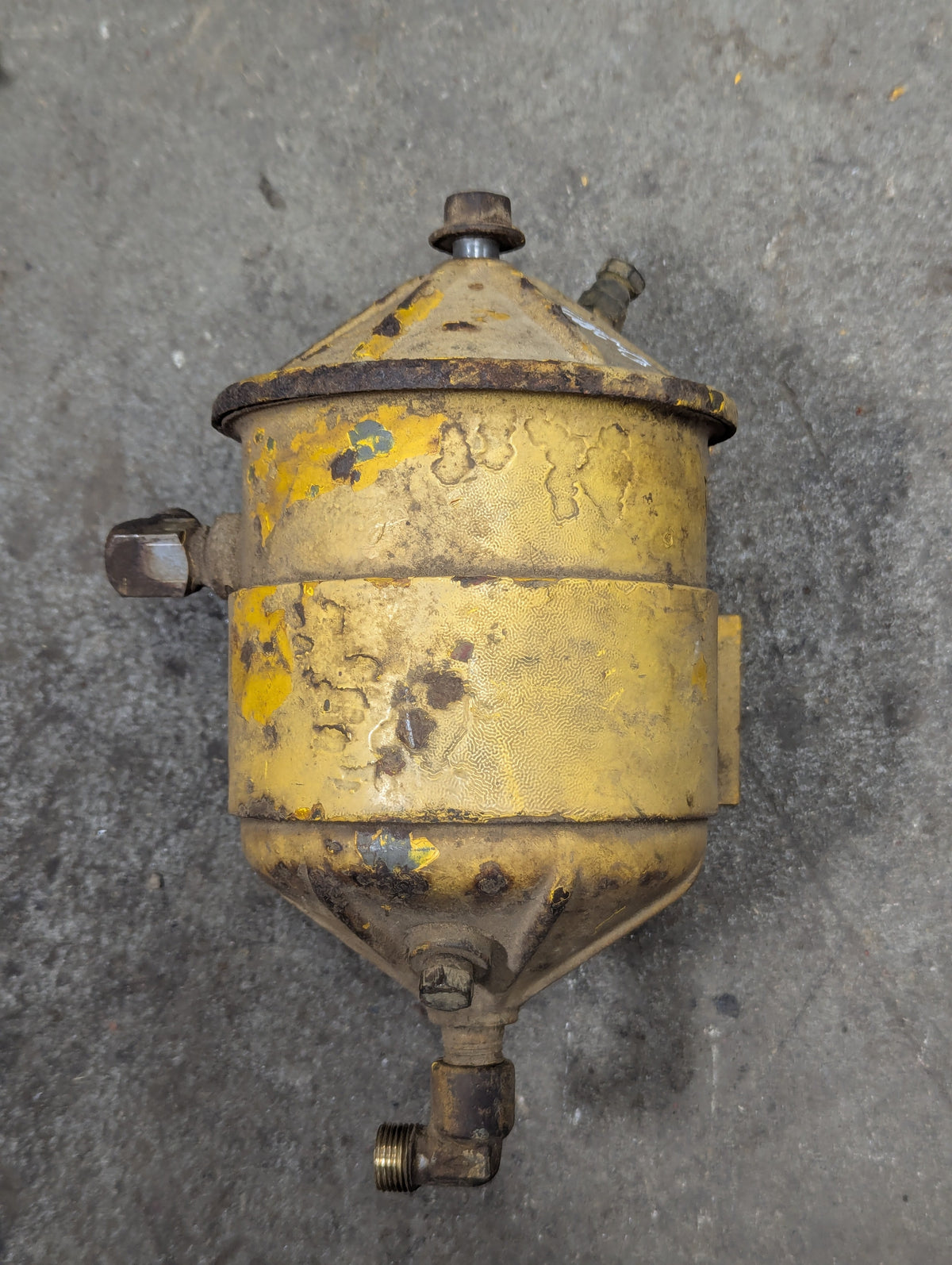 Fuel Filter Housing IH International 304100R91 USED