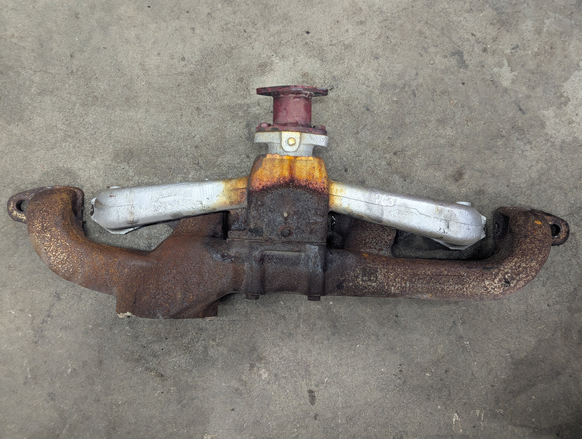 Intake & Exhaust Manifold Assembly IH International 384290R2 367261R11 USED