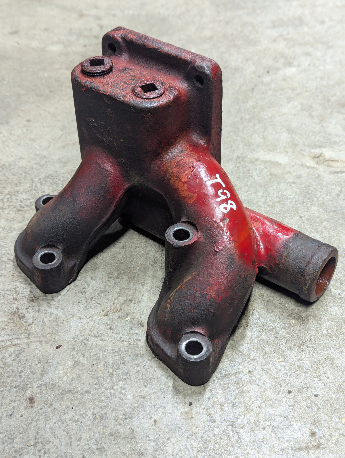 Thermostat Mounting Elbow IH International 601549C11 326817R1 USED