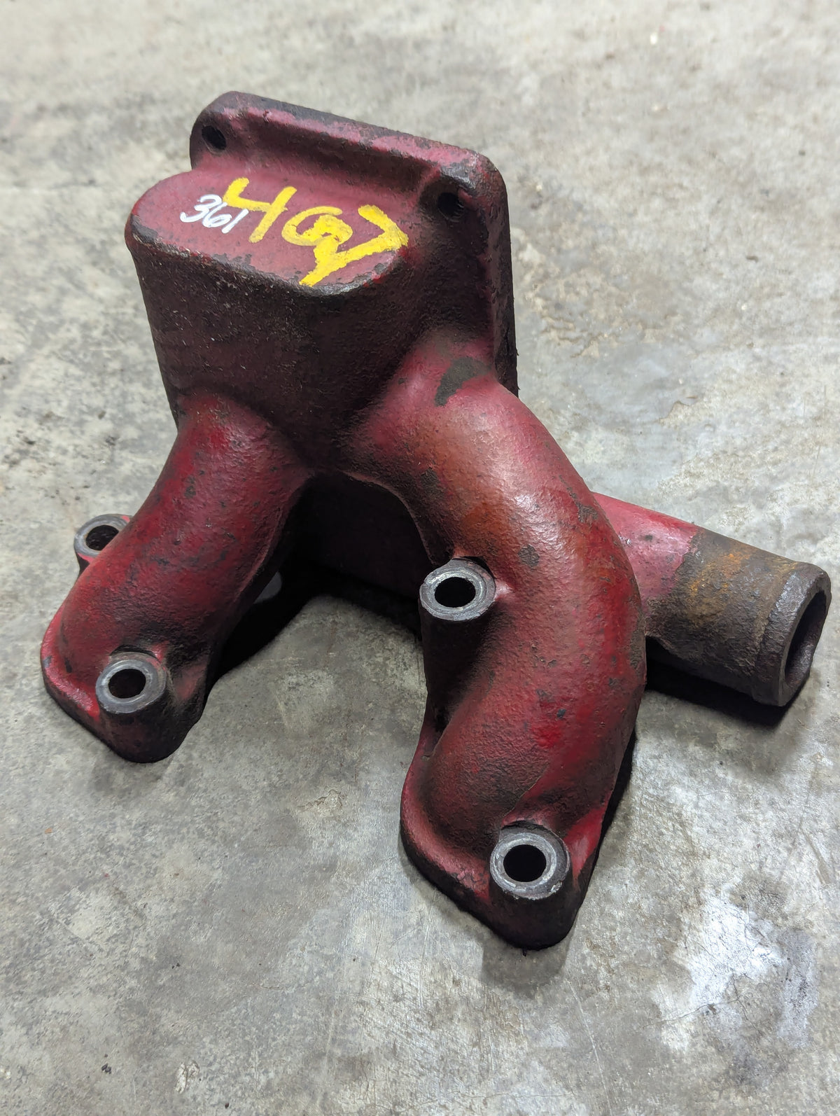 Thermostat Mounting Elbow IH International 601549C11 326817R1 USED