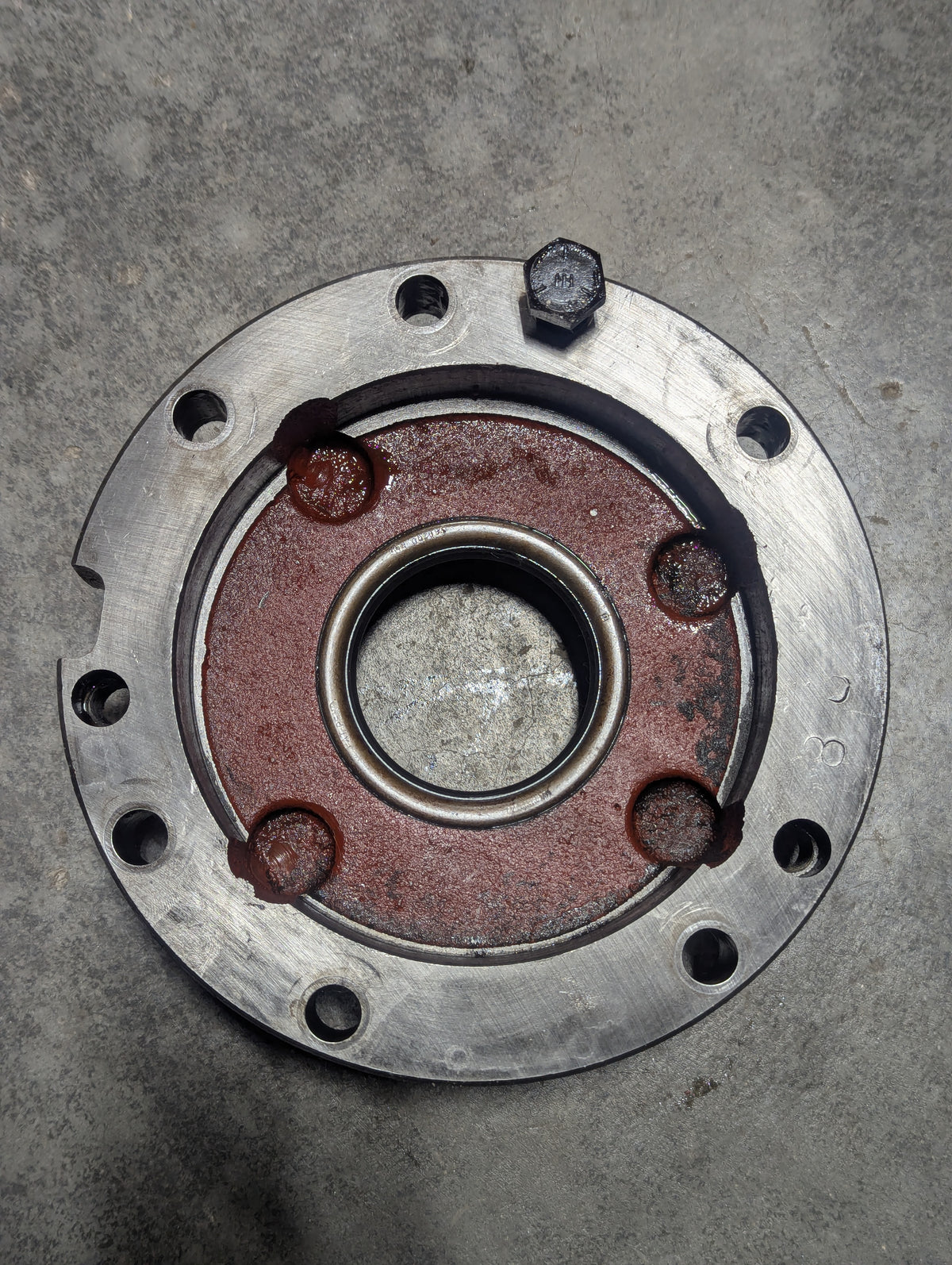 Left Differential Bearing Retainer IH International 384086R2 USED