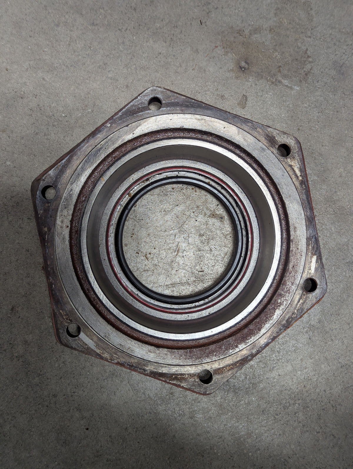 Rear Axle Cap IH International 530033R2 USED