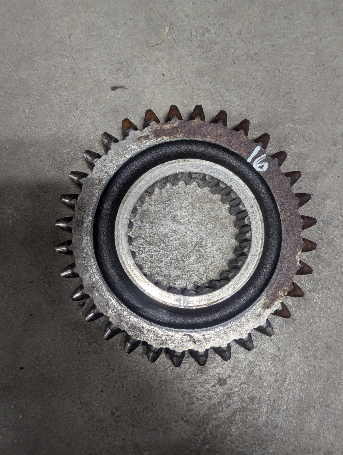 2nd Speed Drive Gear IH International 380088R1 390258R1 USED