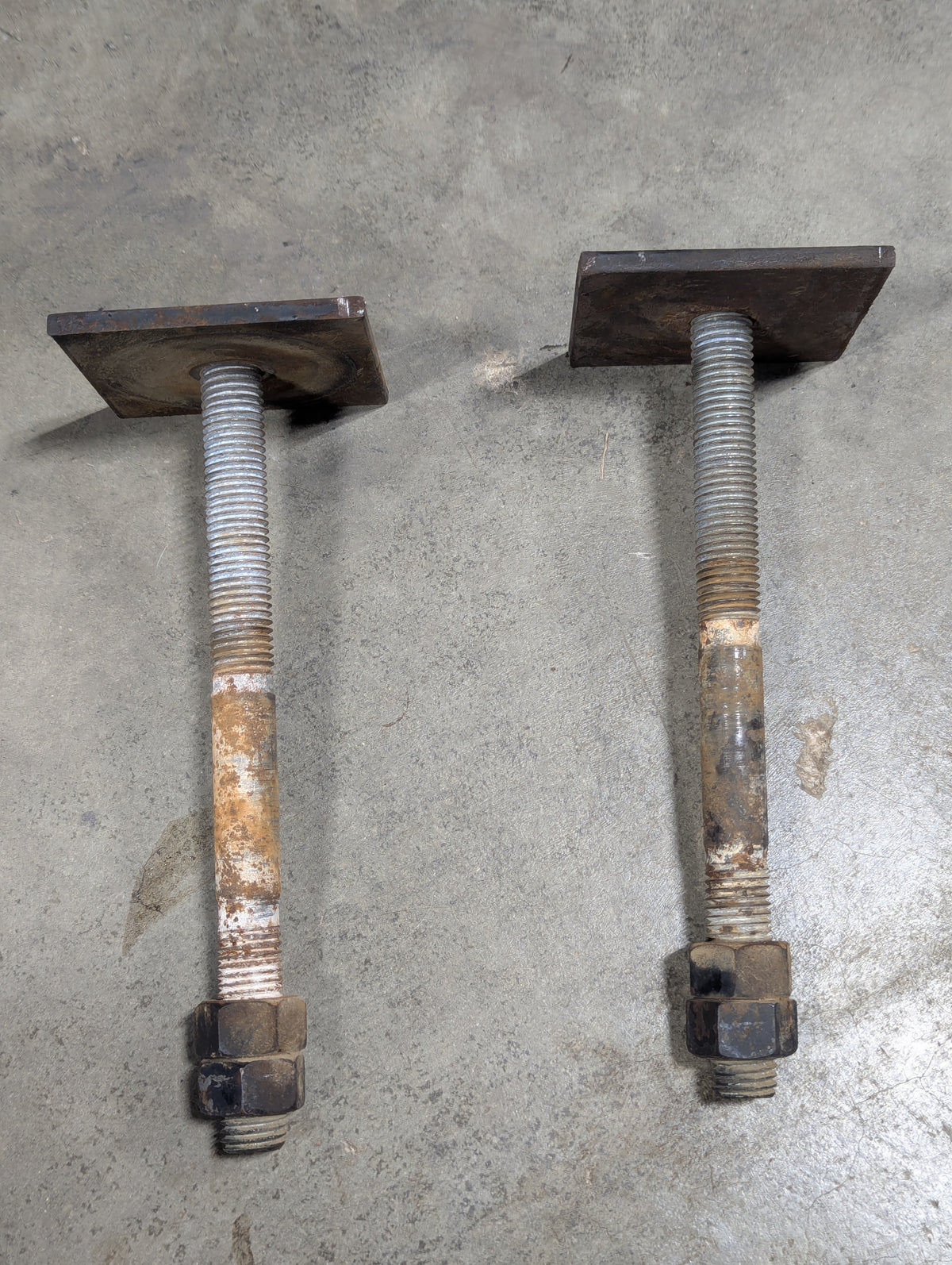 Platform Mounting Studs w/ Plate IH International 117766C2 117737C1 USED