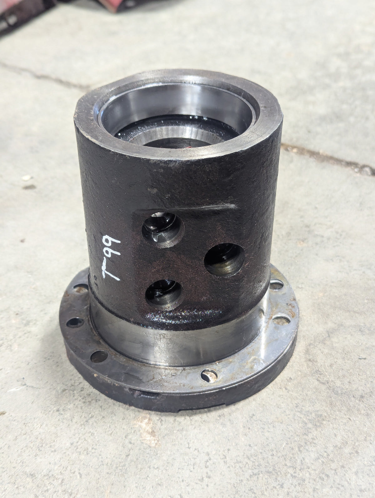 Speed Drive Shaft Bearing Cage IH International 120664C3 USED