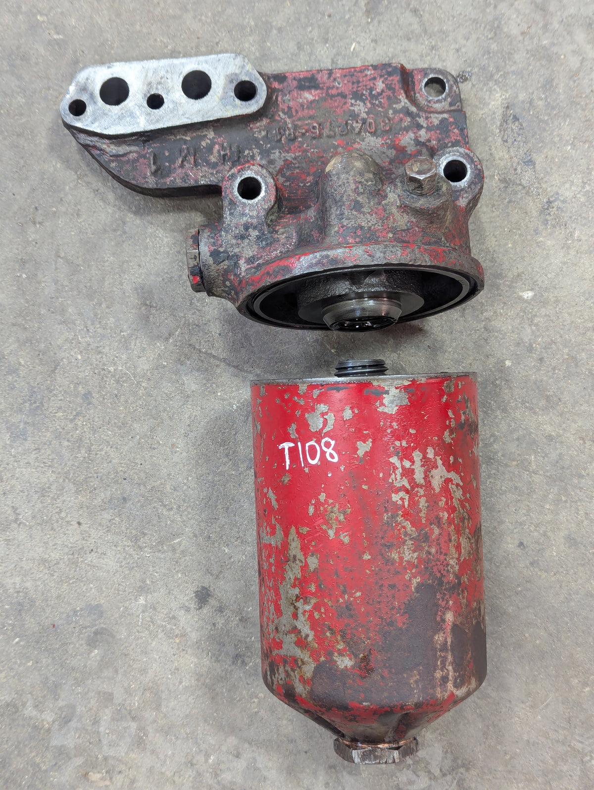 Oil Filter Assembly IH International 304275R1 384529R1 USED