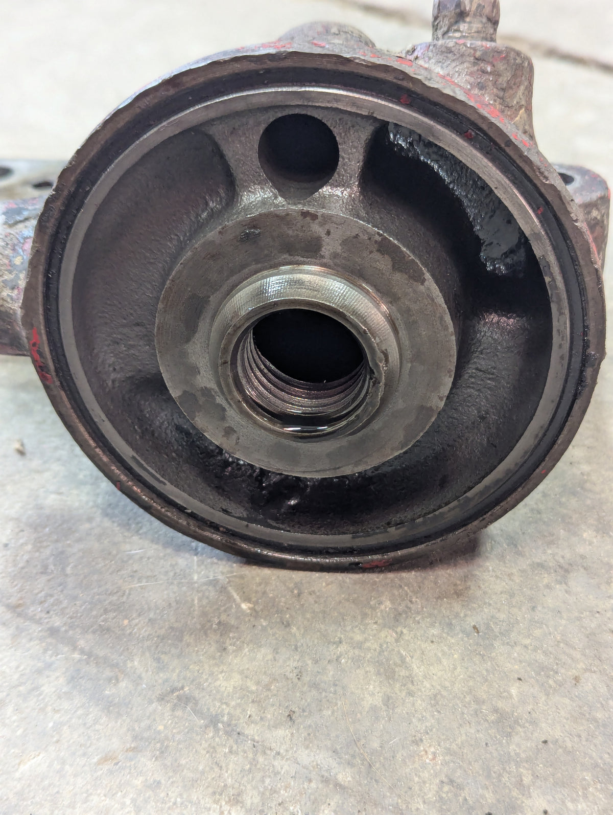 Oil Filter Assembly IH International 304275R1 384529R1 USED