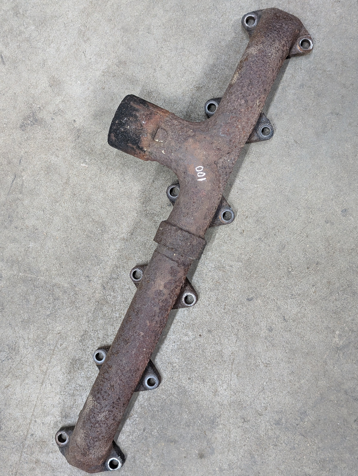 Exhaust Manifold IH International 675779C3 675778C2 USED