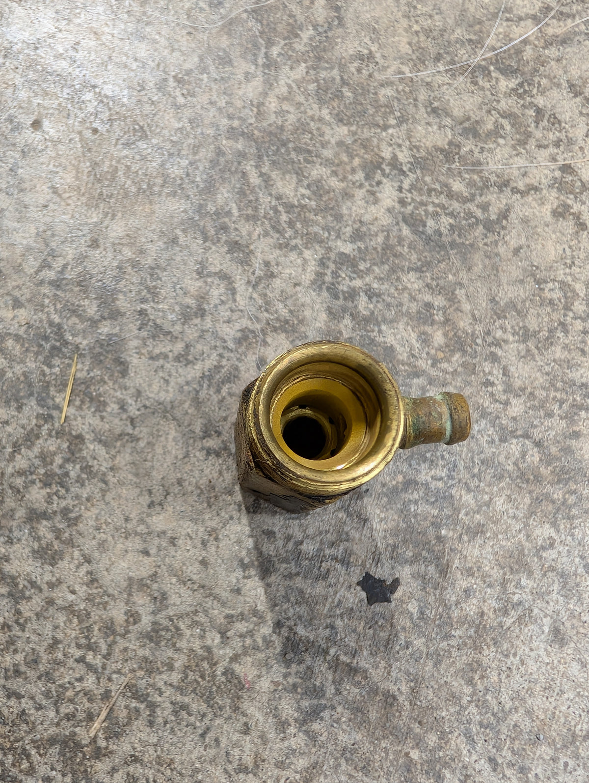 Fuel Leakoff Tee IH International 673196C1 USED