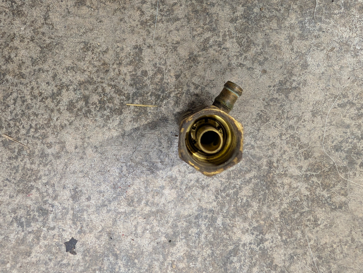 Fuel Leakoff Tee IH International 673196C1 USED