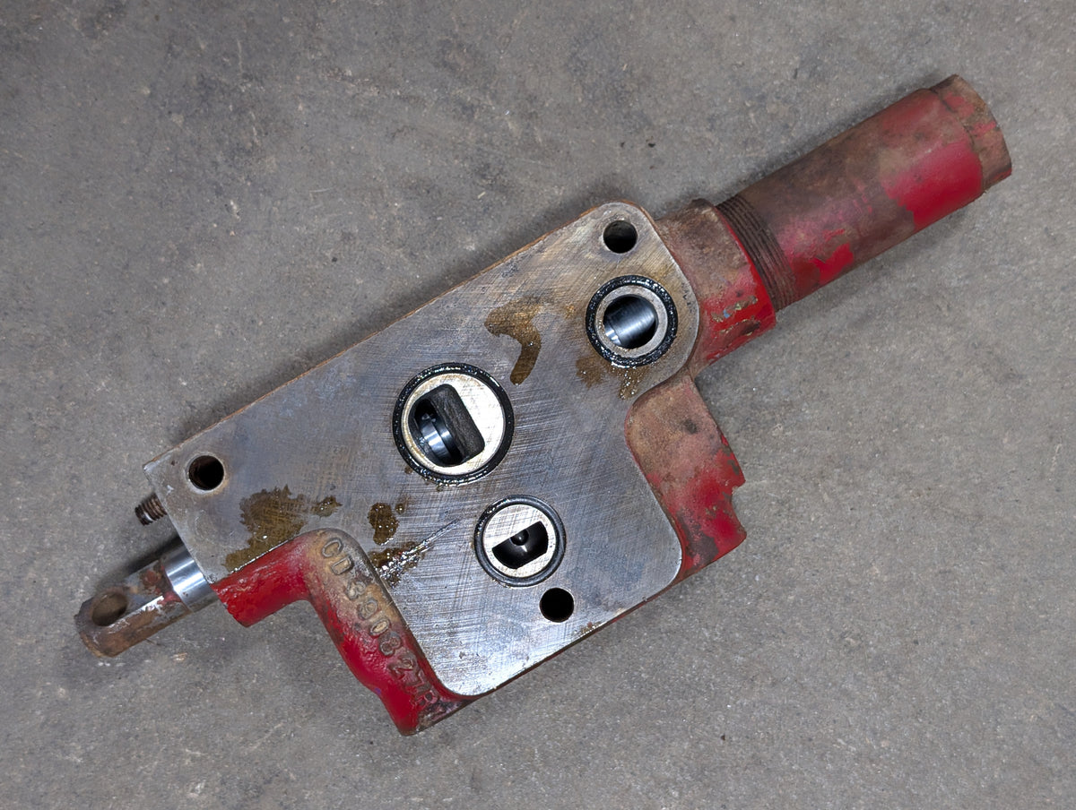 Remote Auxiliary Valve International 390827R1 390826R92 USED