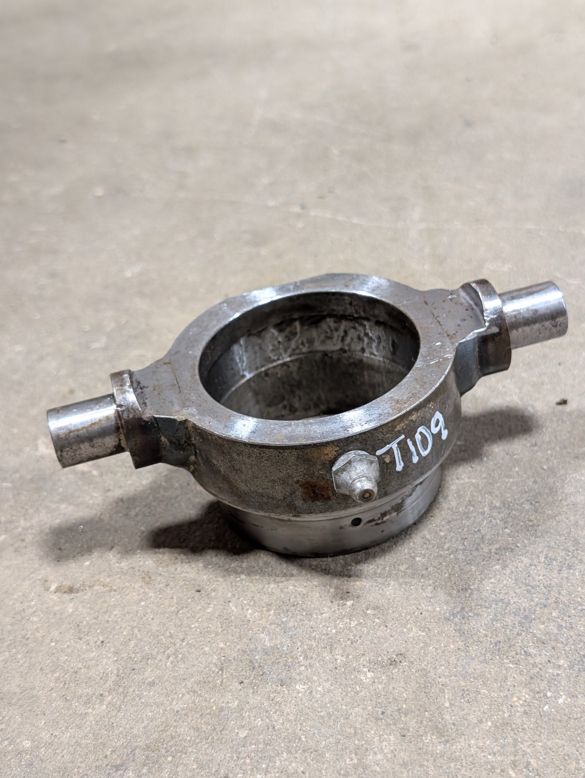 Clutch Bearing Carrier IH International 380109R1 USED