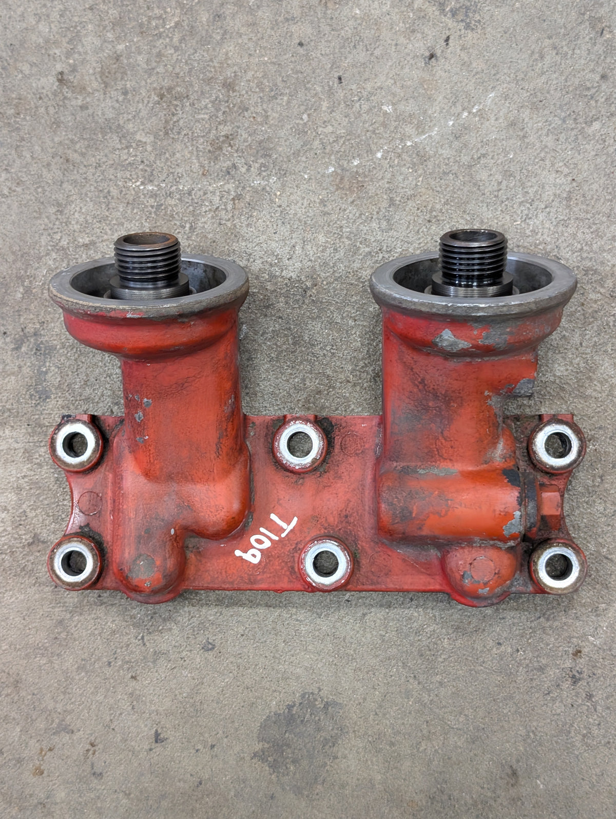 Oil Filter Base IH International 675358C1 USED