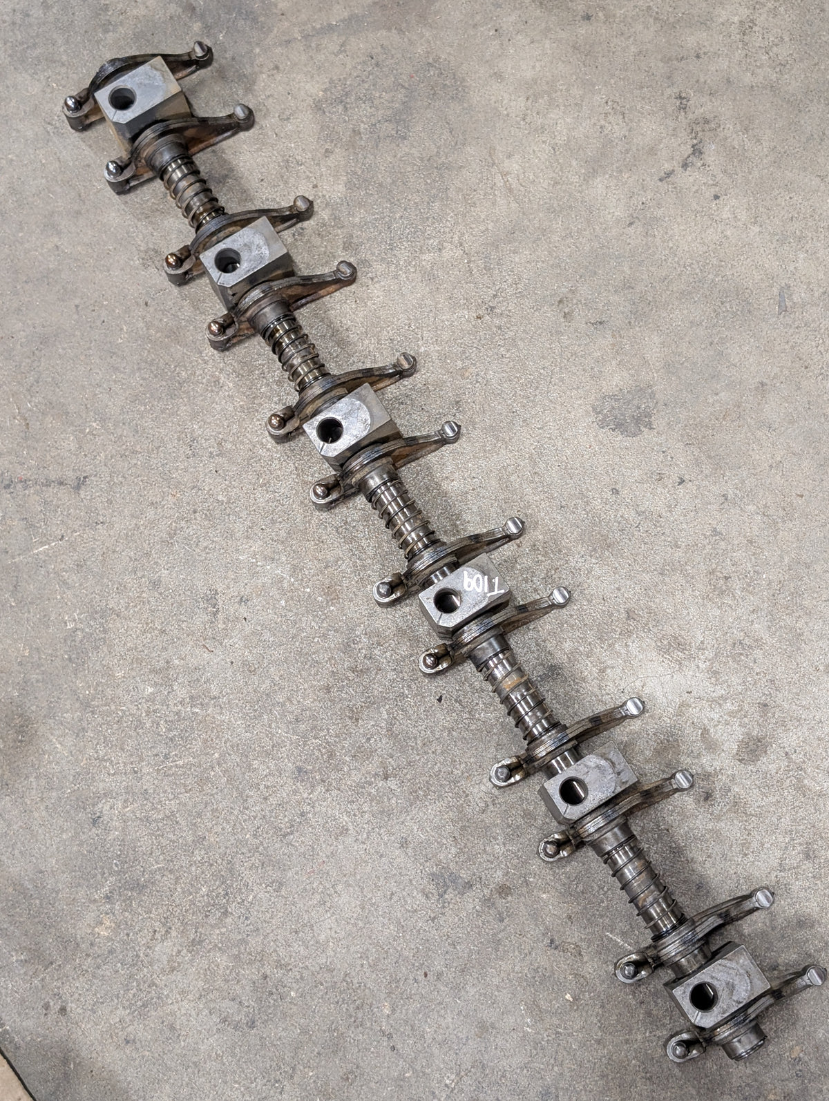 Rocker Arm Assembly IH International 682260C91 675547C2 675660C92 USED