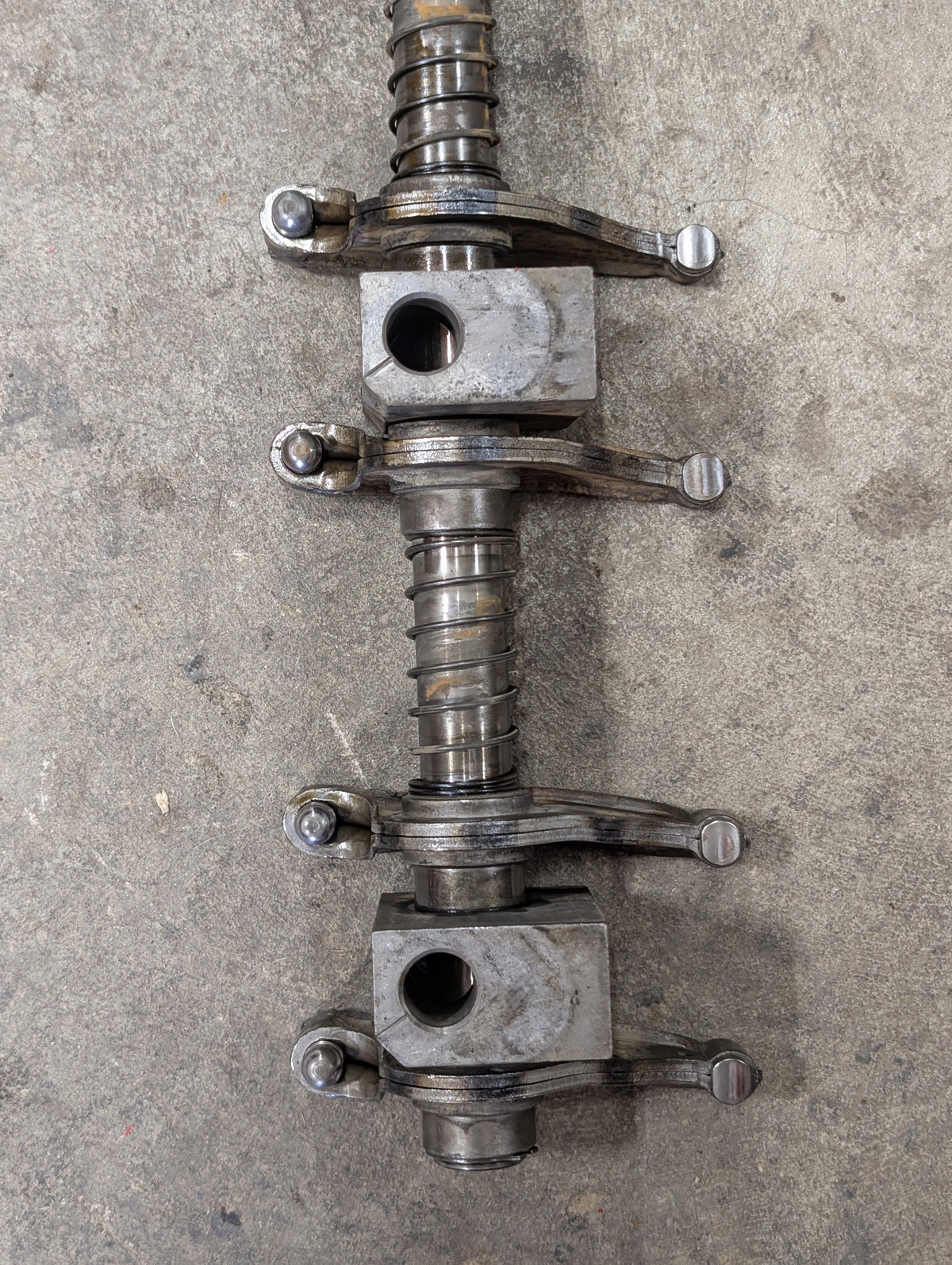 Rocker Arm Assembly IH International 682260C91 675547C2 675660C92 USED