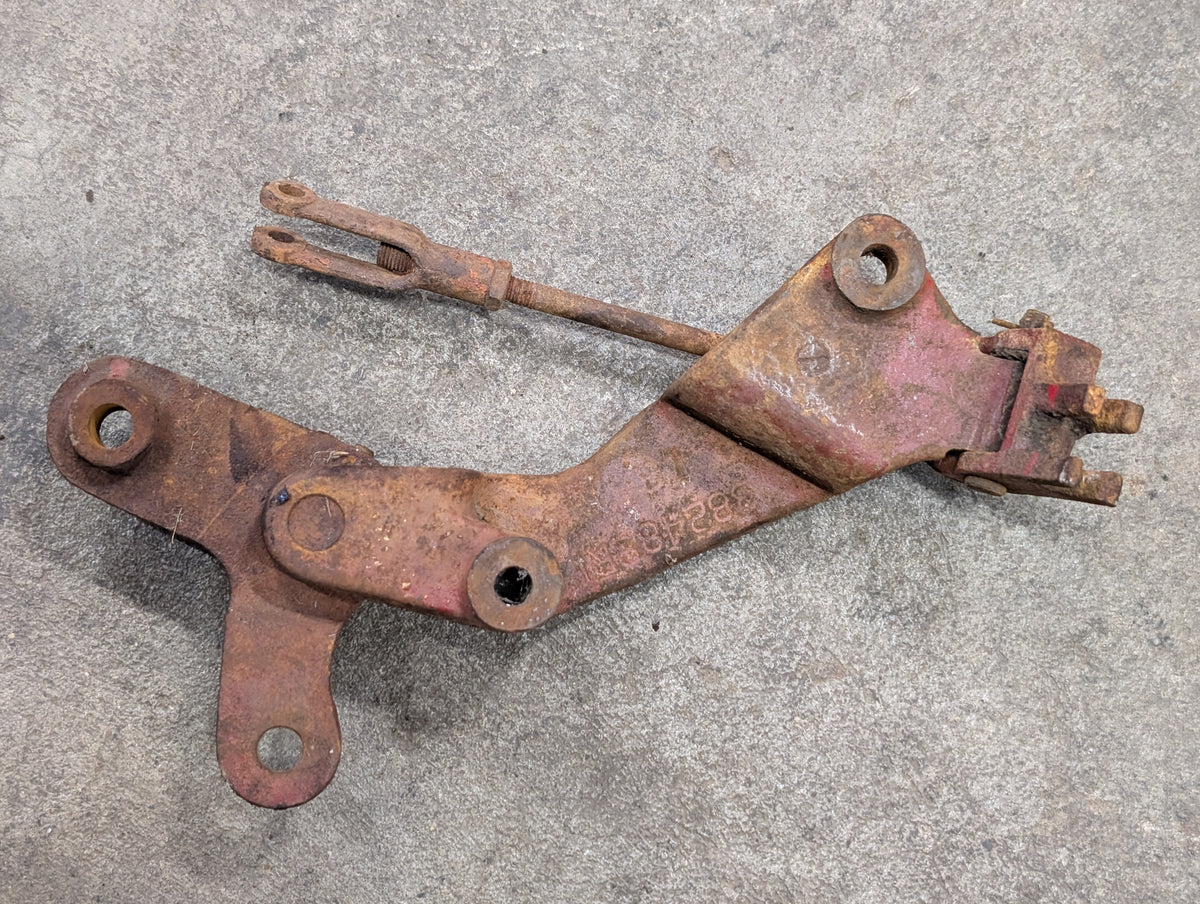 Valve Operating Pivot Assembly IH International 382489R11 382490R1 391946R1 USED