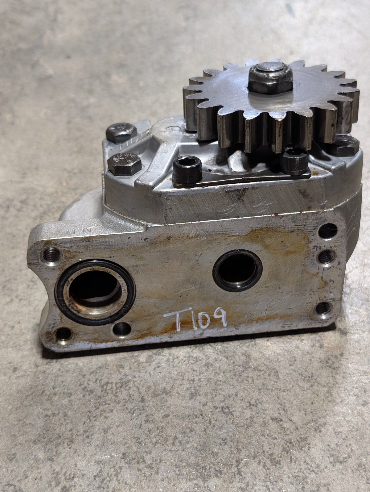 Cessna 9GPM Hydraulic Pump IH International 527397R92 391353R92 USED