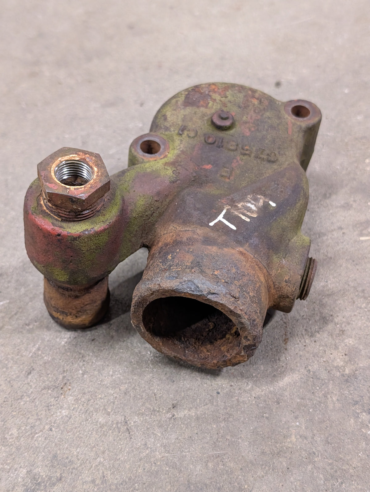 Thermostat Housing IH International 675810C1 689061C1 USED