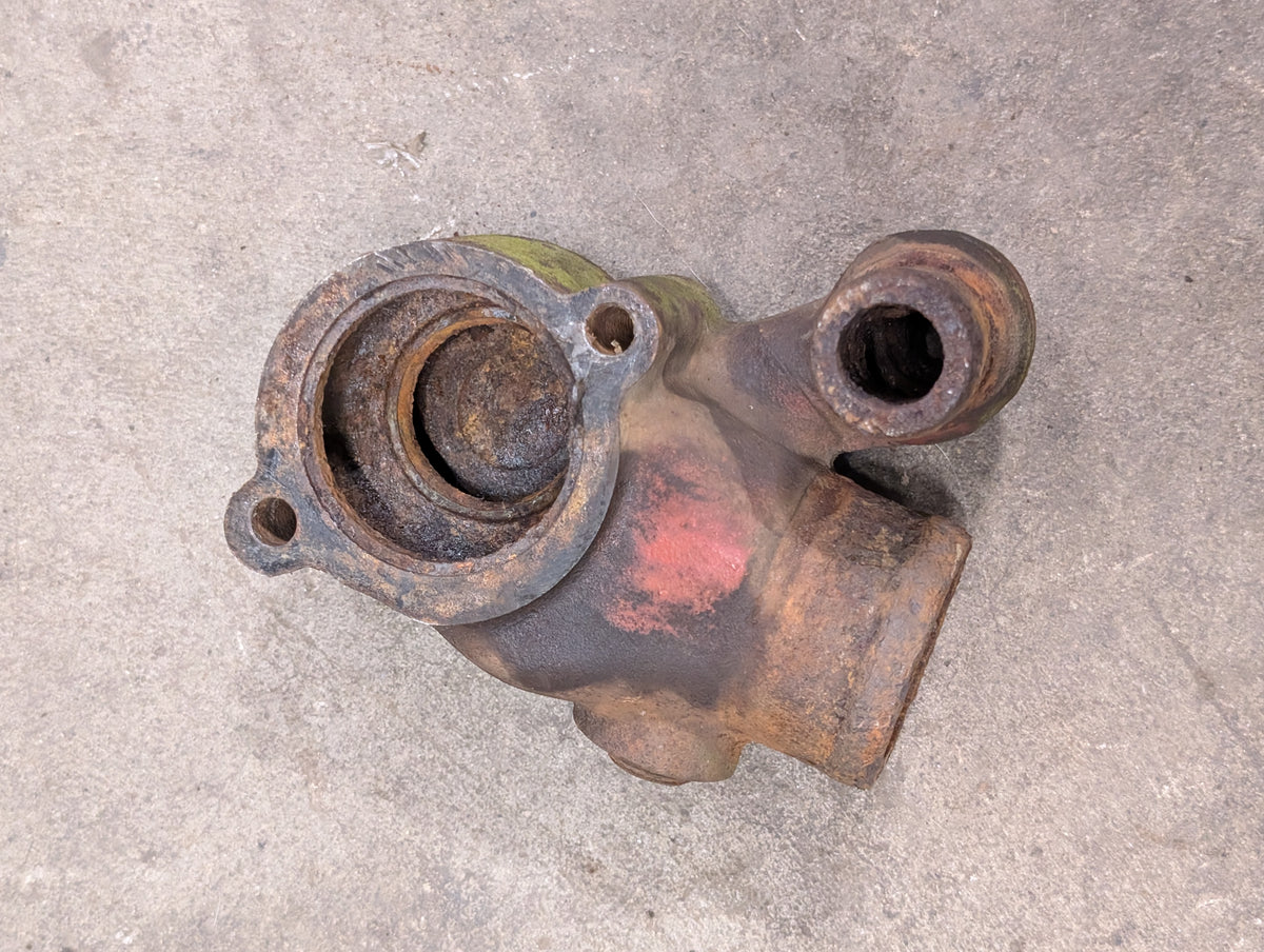 Thermostat Housing IH International 675810C1 689061C1 USED