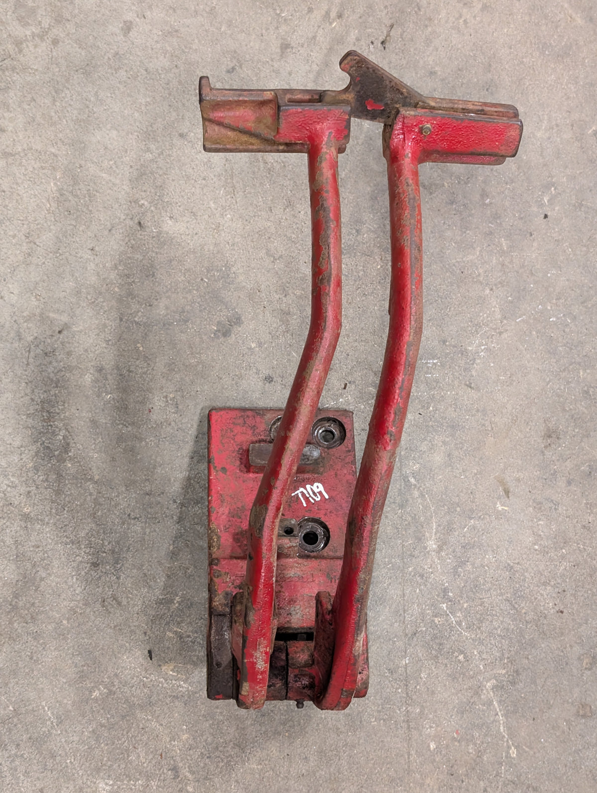 Brake Pedal Assembly IH International 68223C1 68222C1 68221C1 USED