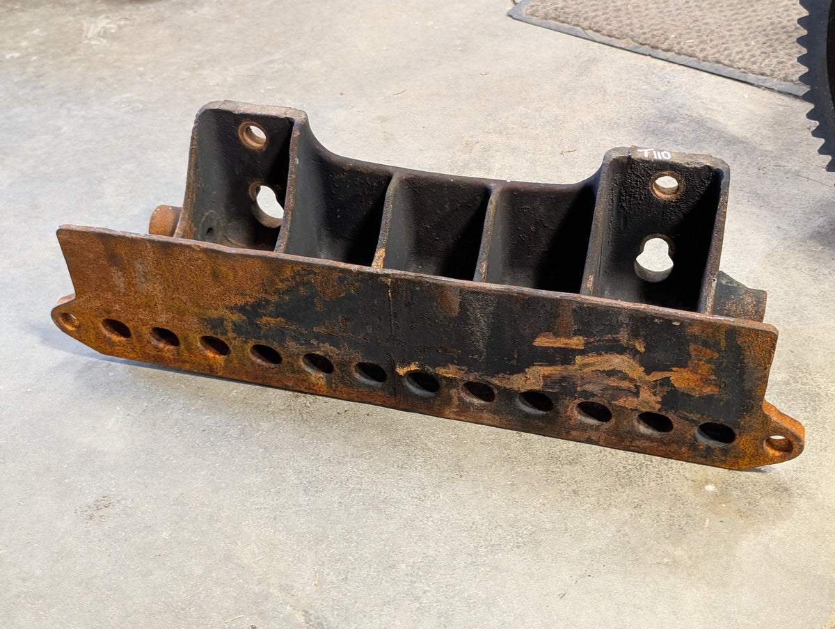 Front Weight Bracket IH International 1280669C1 120428C1 USED