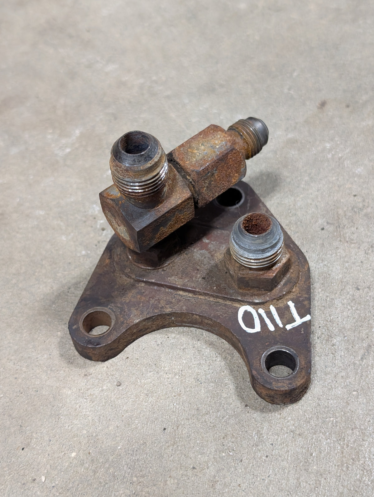 Power Steering Manifold Block IH International 537840R1 USED