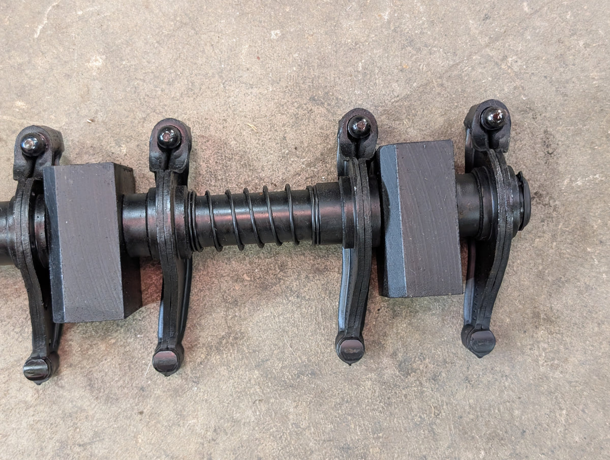 Rocker Arm Assembly IH International 682260C91 675547C2 675660C92 USED