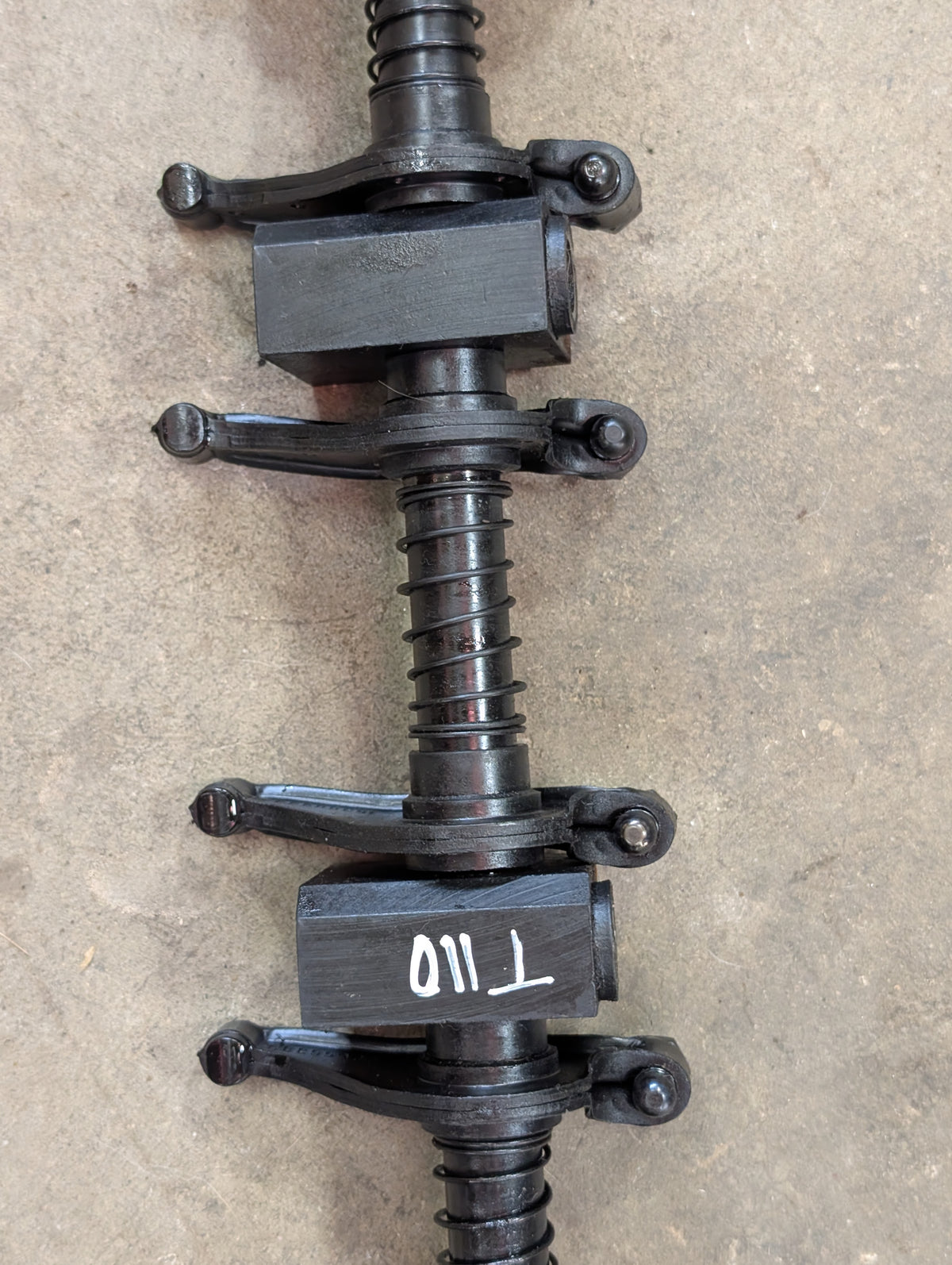 Rocker Arm Assembly IH International 682260C91 675547C2 675660C92 USED