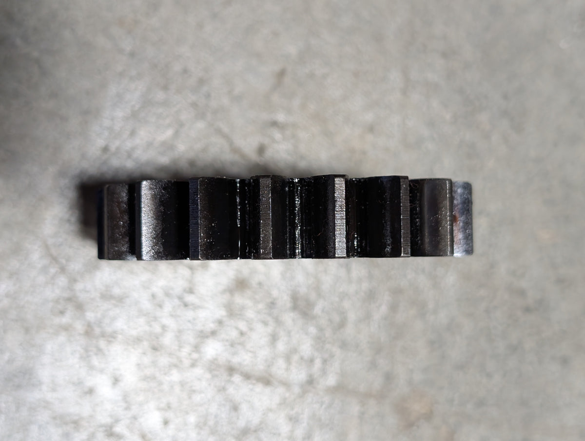 MCV Pump Gear IH International 405181R1 USED