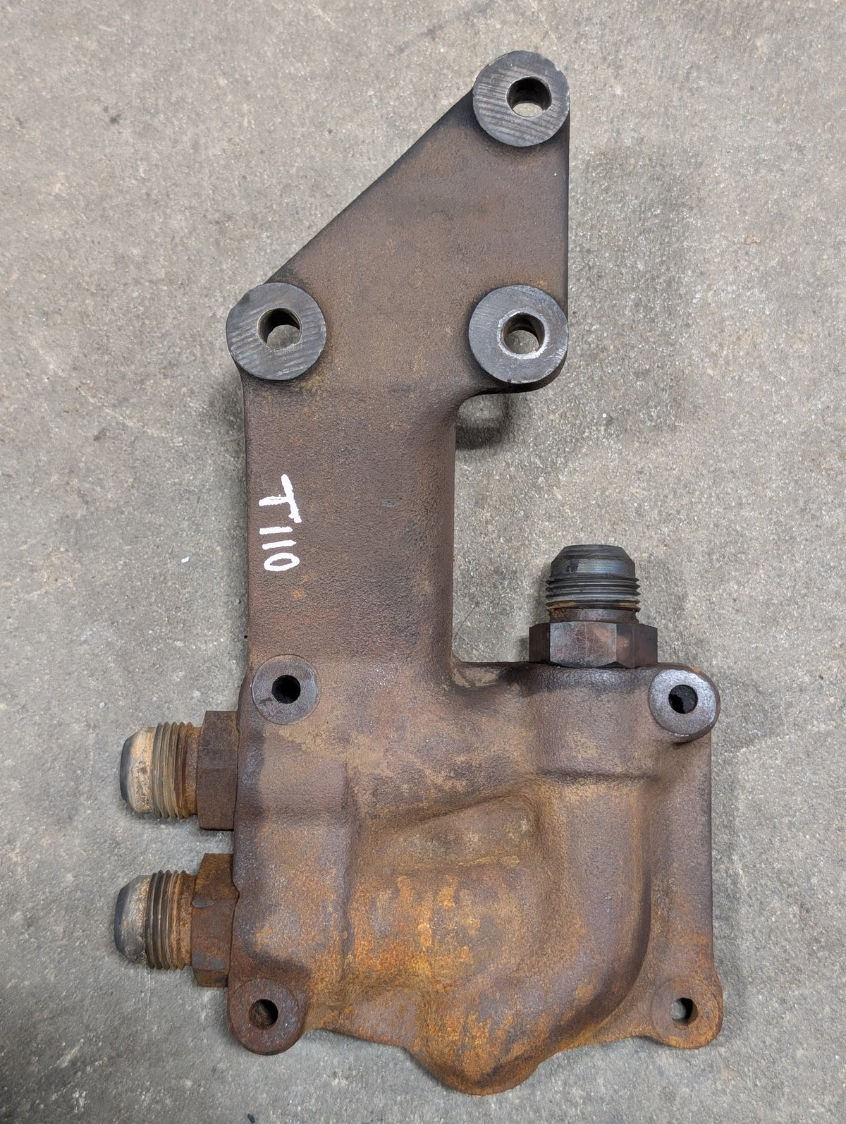 Auxiliary Valve Mounting Bracket IH International 104573C1 USED