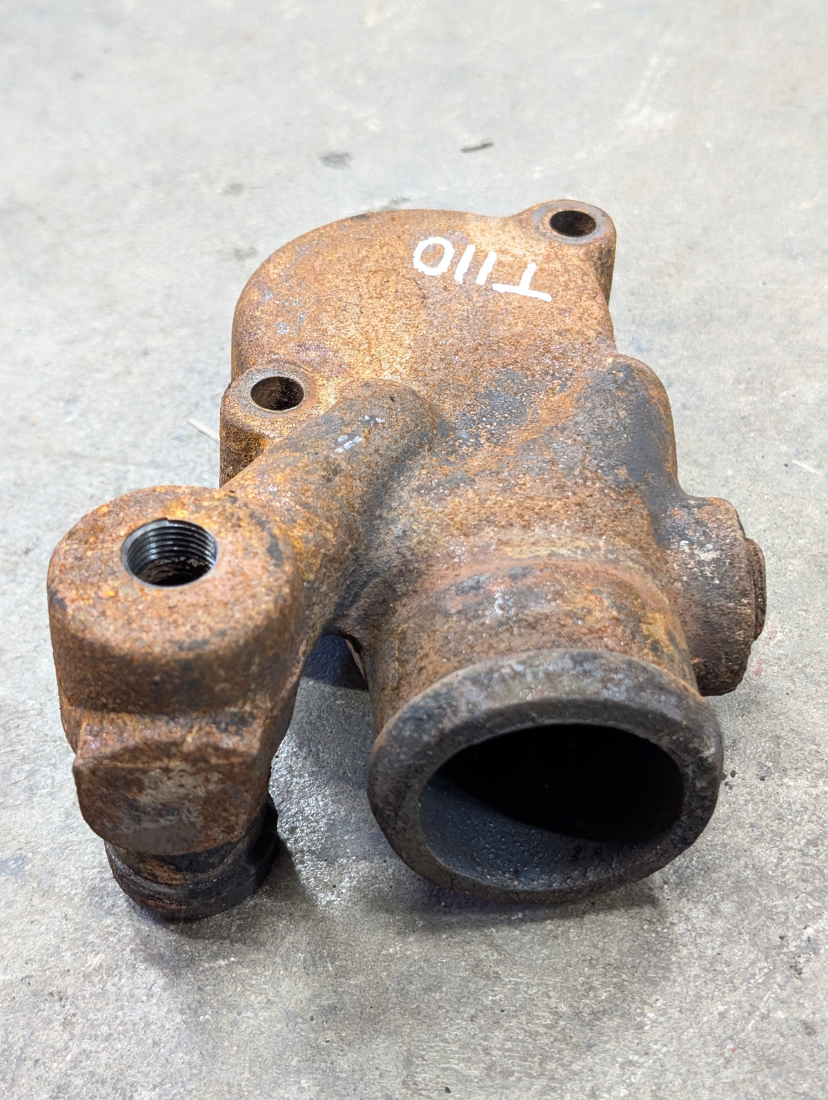 Thermostat Housing IH International 675810C1 689061C1 USED