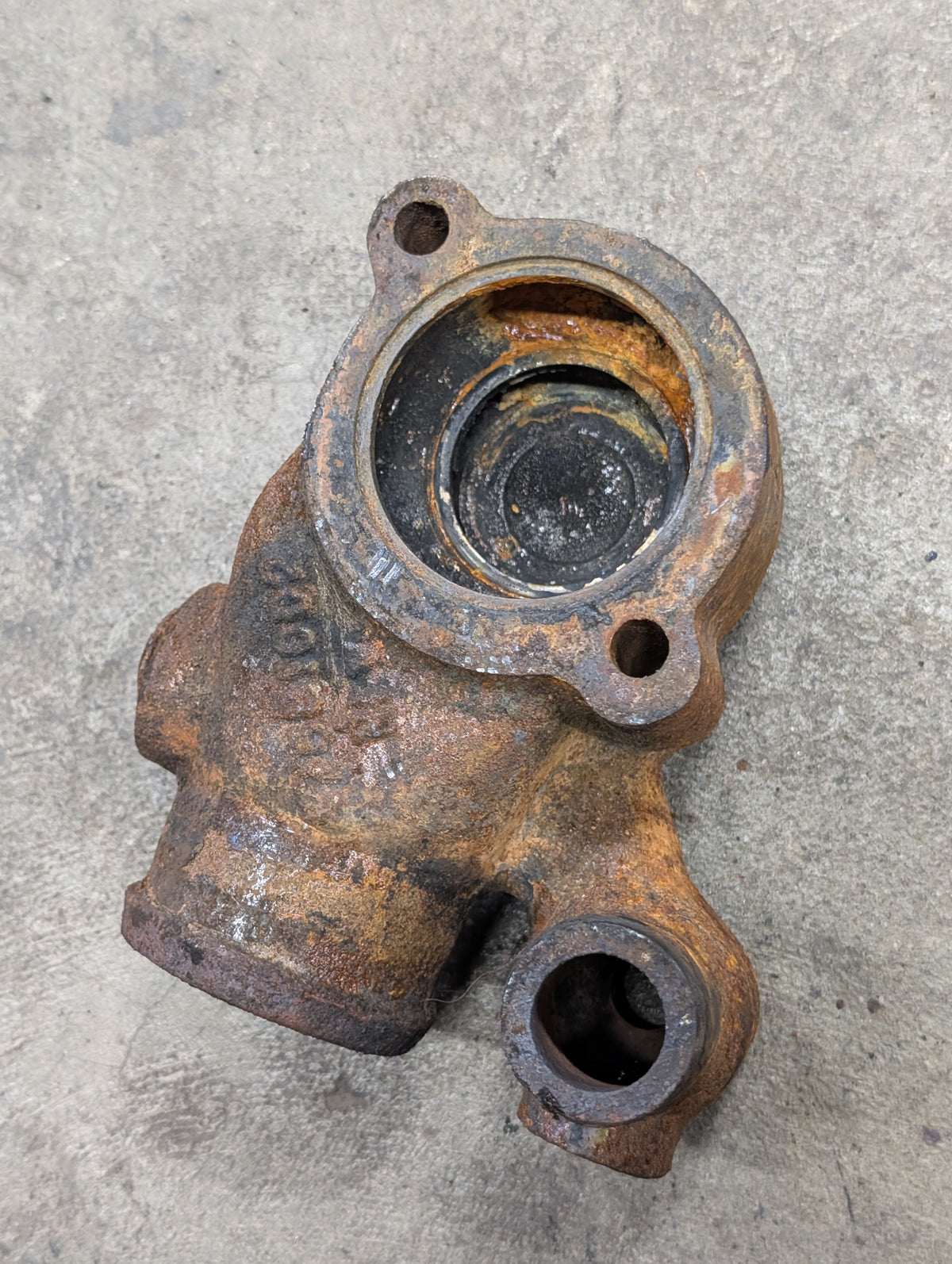 Thermostat Housing IH International 675810C1 689061C1 USED