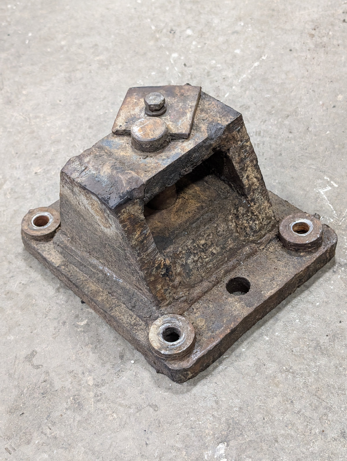Drawbar Pivot Support IH International 108508C1 USED
