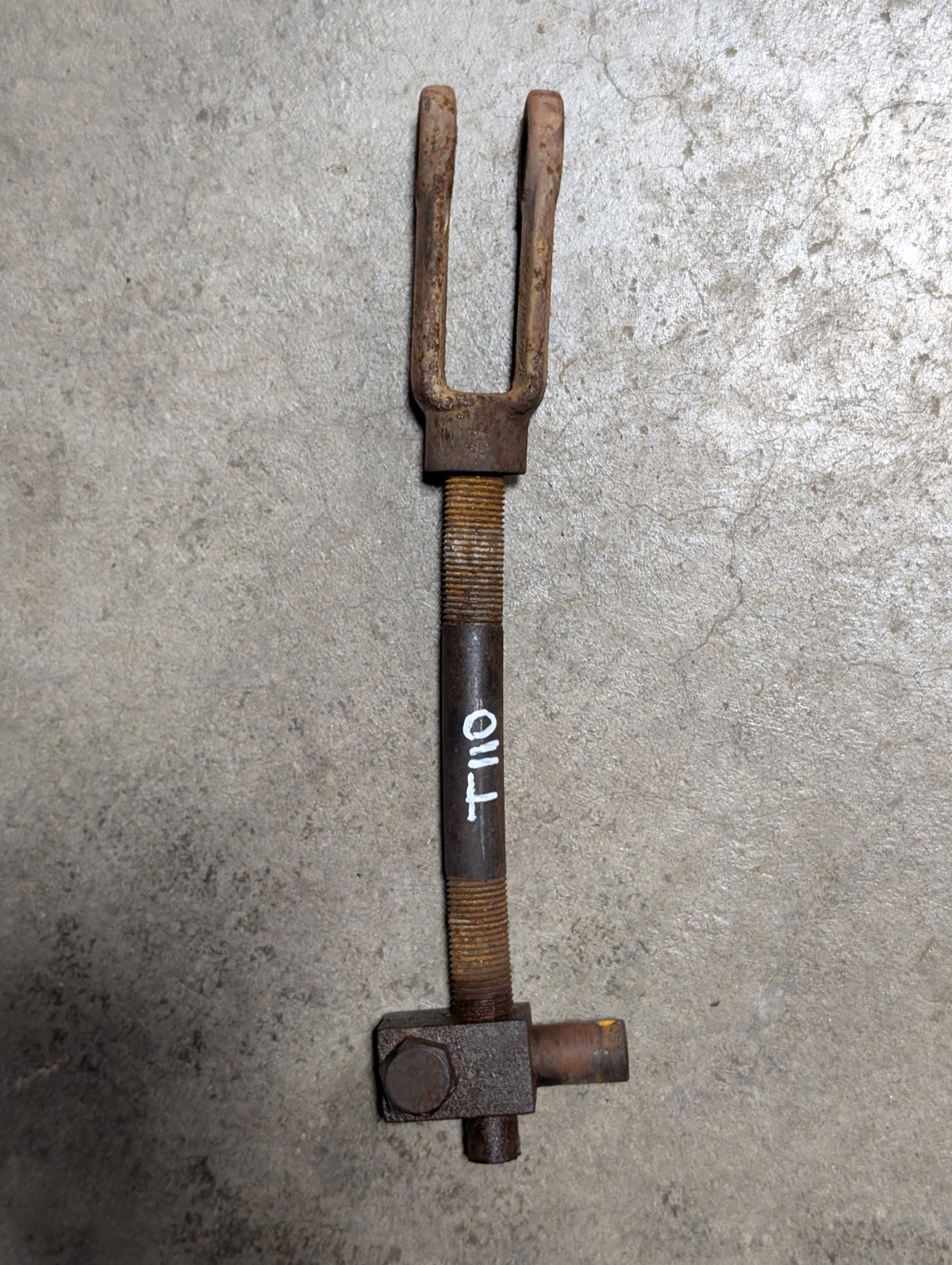 Clutch Adjusting Screw IH International 120207C1 USED