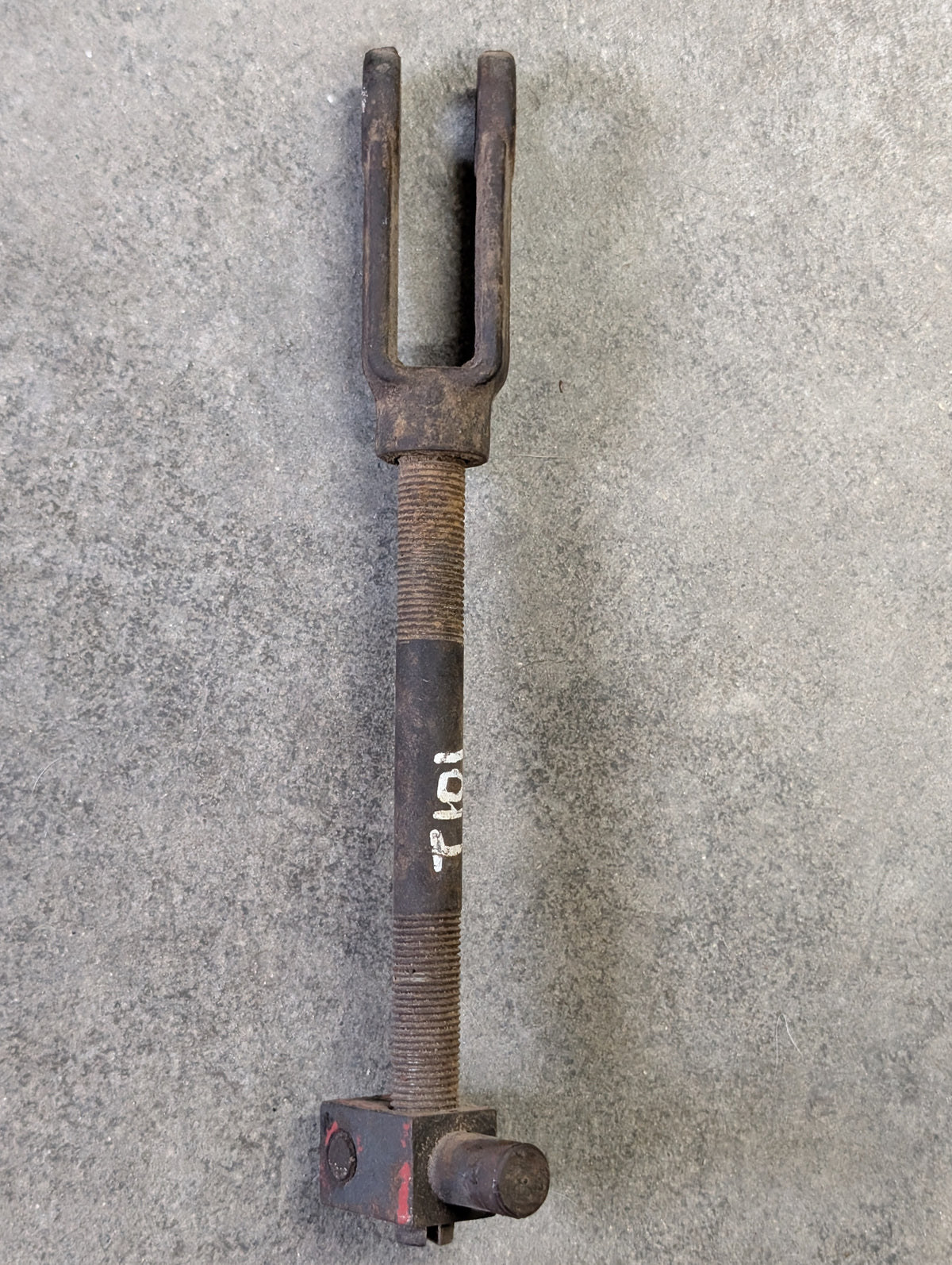 Clutch Adjusting Screw IH International 120207C1 USED