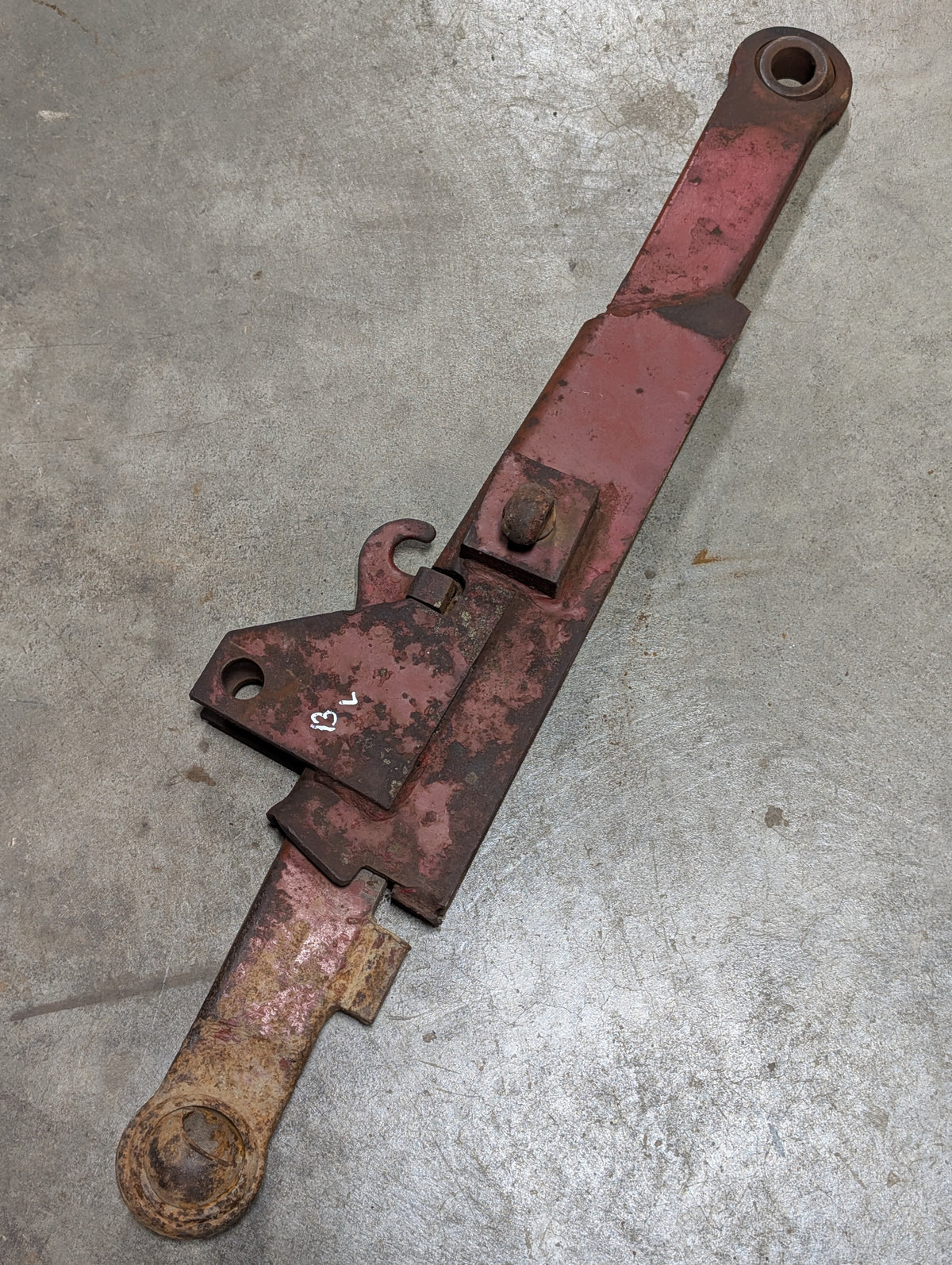 Cat 3 Left Lower Link Arm IH International 398387R92 398395R1 USED