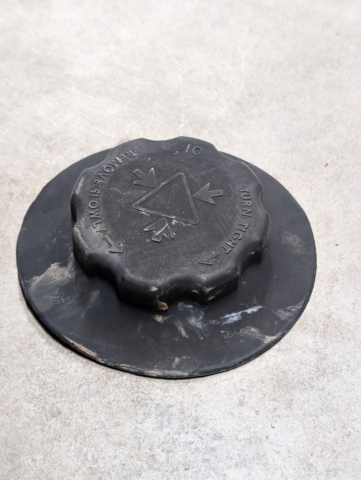 Radiator Cap with Cover IH International 532672R91 USED