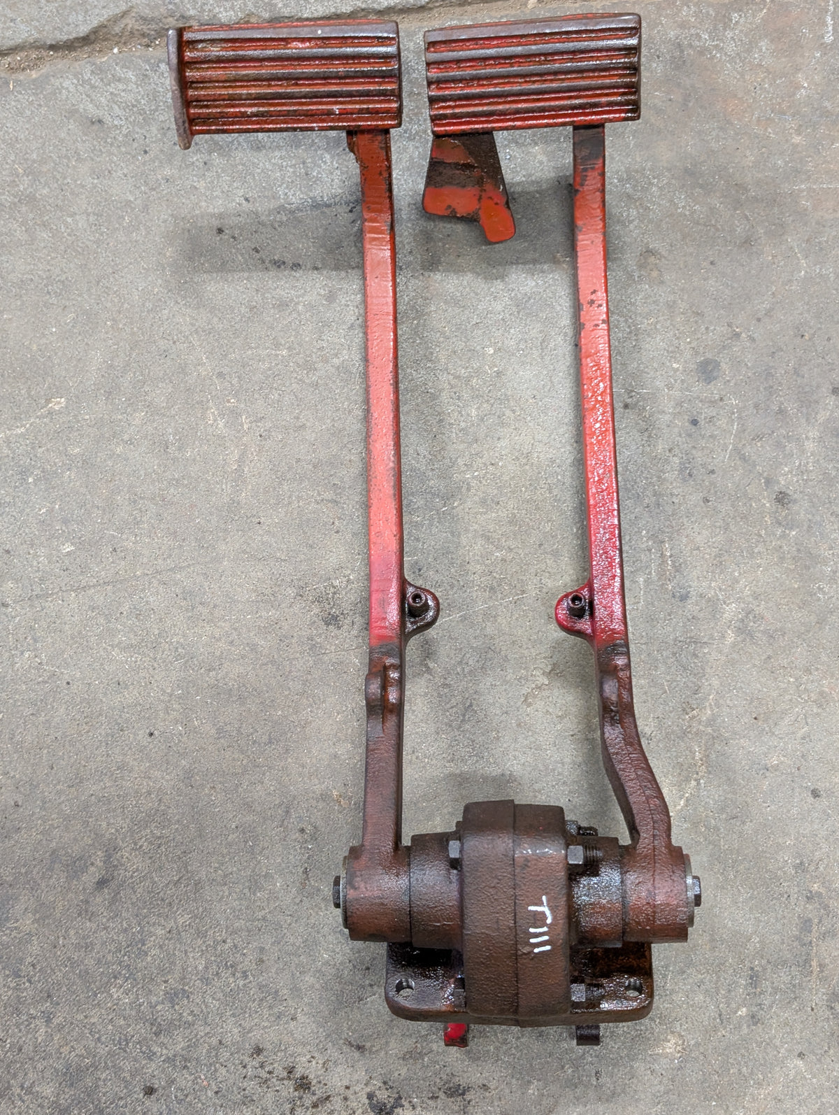 Brake Pedal Assembly IH International 103953C1 103955C1 USED