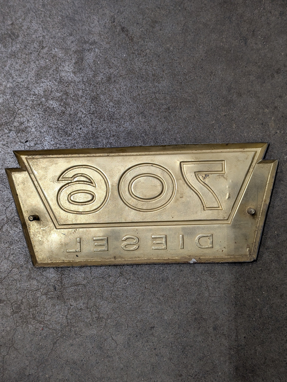 706 Diesel Emblem Plate IH International 381555R1 USED