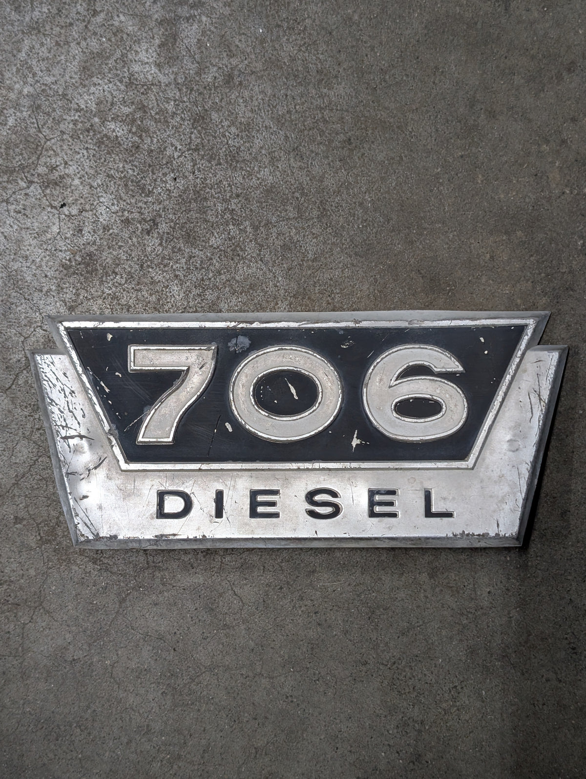 706 Diesel Emblem Plate IH International 381555R1 USED