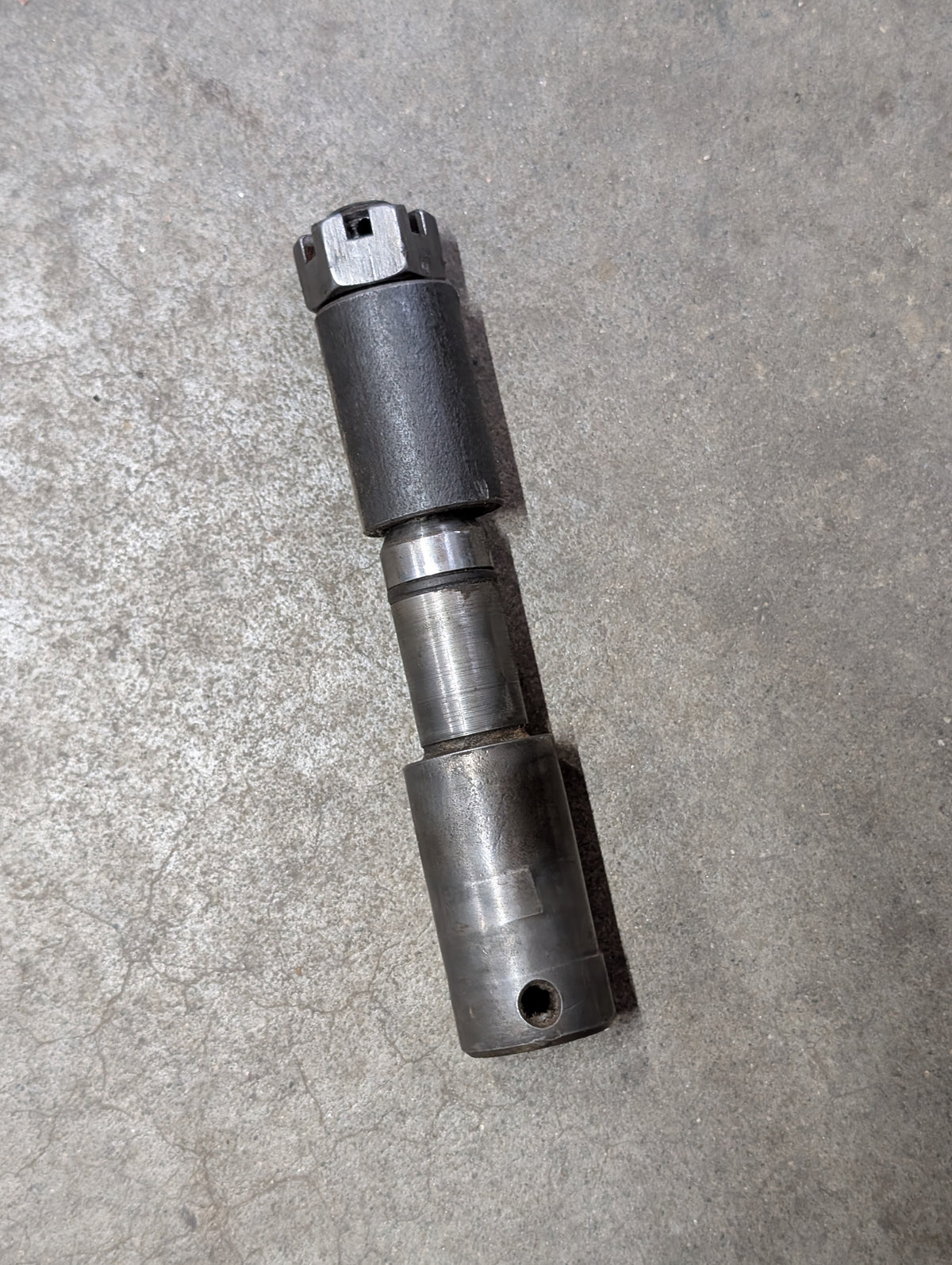 Clutch Pedal Shaft IH International 384014R1 395249R1 USED