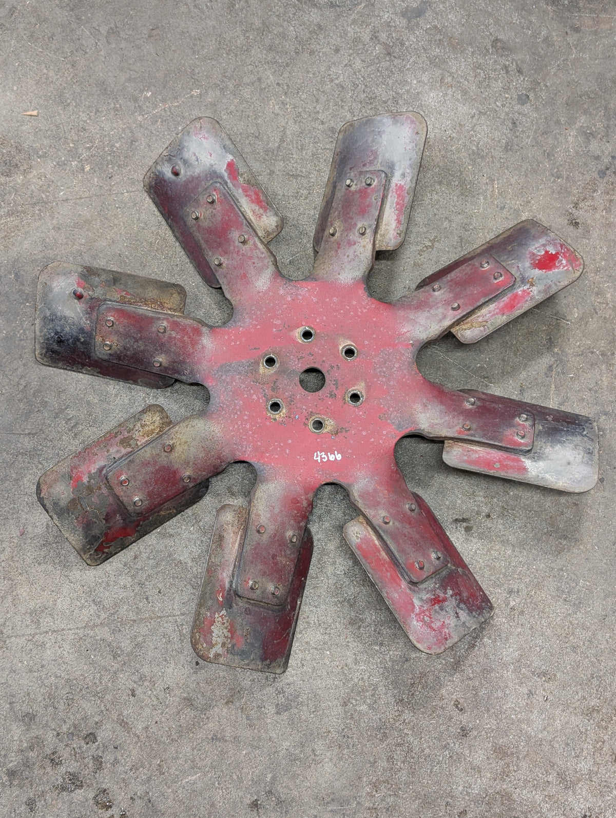 8 Blade Fan IH International 531229R1 USED