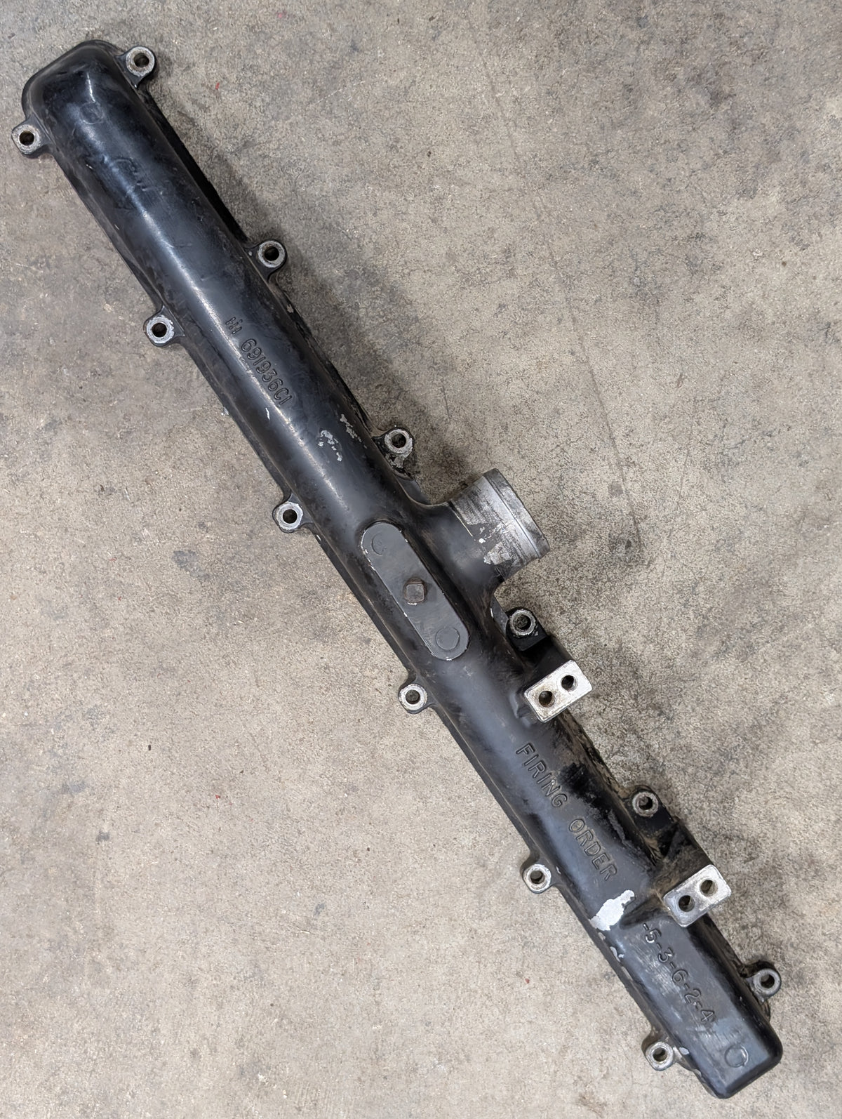 Intake Manifold IH International 691936C1 691935C91 USED