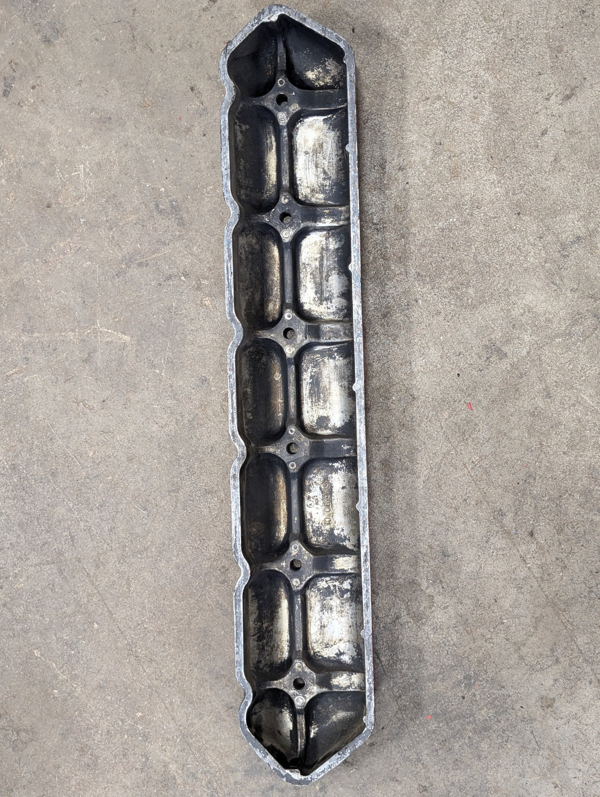 Valve Cover IH International 601390C2 328679R2 USED